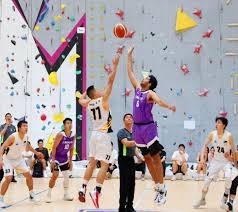 拜仁积极追求梅努，欲将其打造成欧冠核心，但曼联与意甲球队争夺，形势激烈。